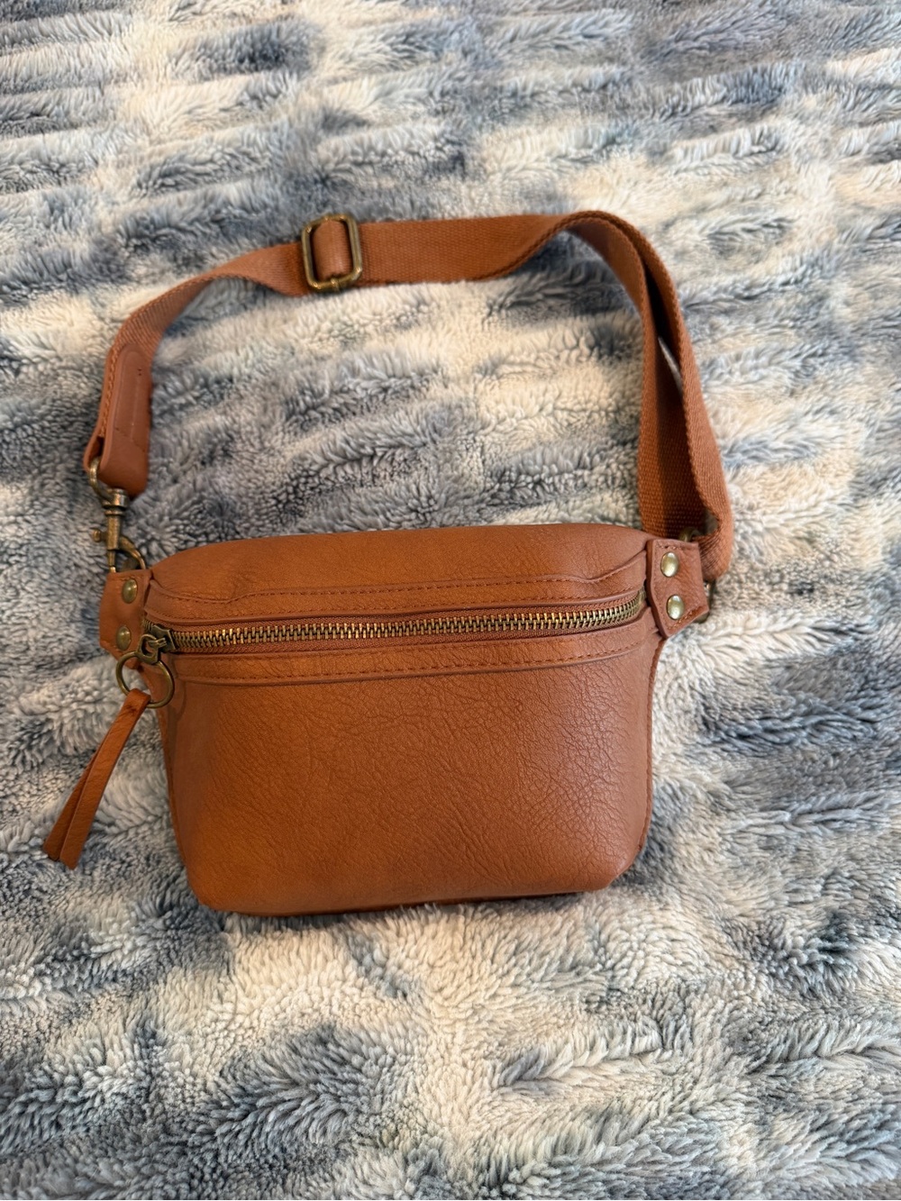 Classic Tan Leather Crossbody Belt Bag - Stylish Everyday Carry